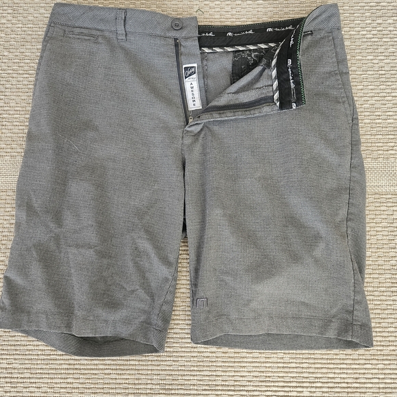Travis Mathew Charcoal Flat Front Shorts - Picture 1 of 1